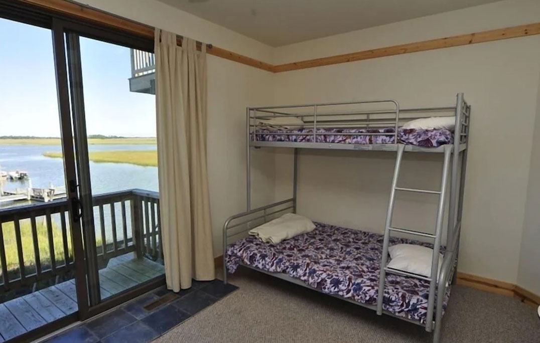 Bunk Room - sleeps four people. Image